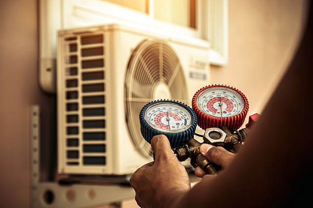 Professional Hvac Repair technician working in Mascoutah, IL